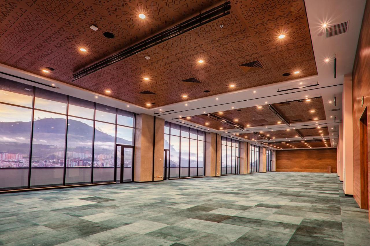 Hotel V1501 Pasto Kültér fotó The interior of the convention centre
