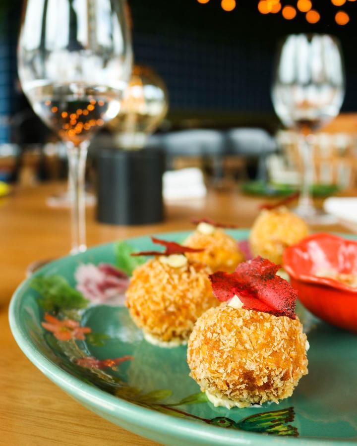 Hotel V1501 Pasto Kültér fotó A plate of canapés